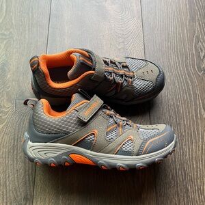 NWOT Merrell Sneakers